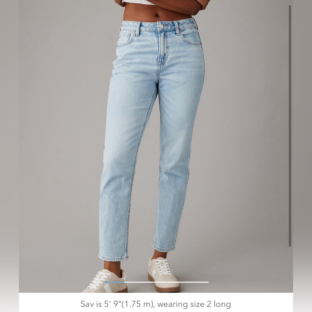 AE Mom Jeans Light Wash - 8 Long